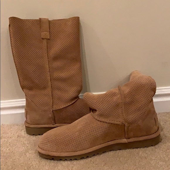 UGG Australia Classic Perforated Leather Boot - Picture 5 of 8